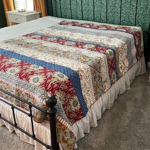 Pottery Barn Twin Quilt - NEW (Displayed on King bed.)